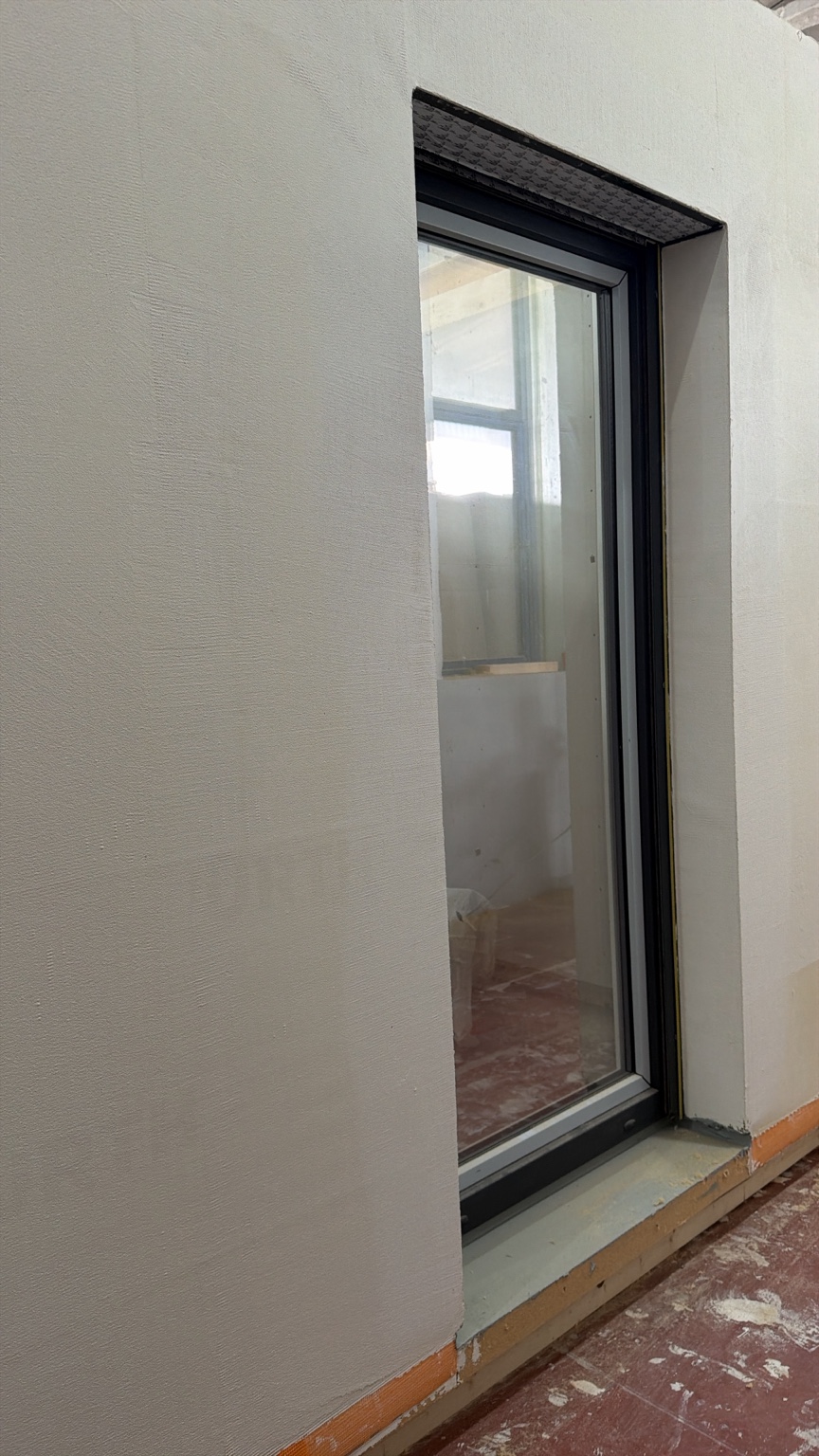 Dritare e integruar në elementin prefabrikat