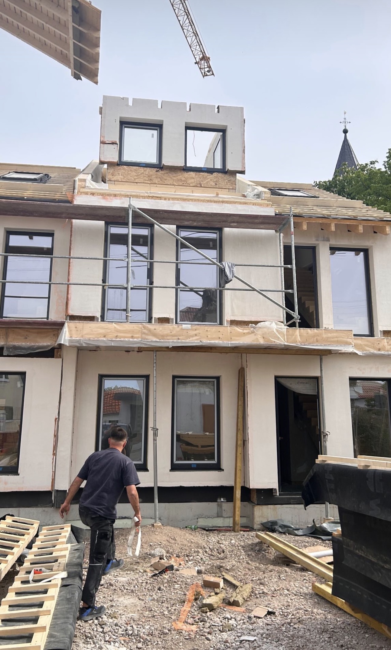 Ndërtesa prefabrikate në fazën e çatisë